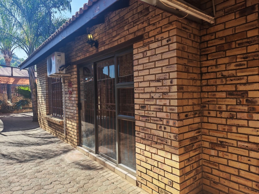 3 Bedroom Property for Sale in Azalea Park North West